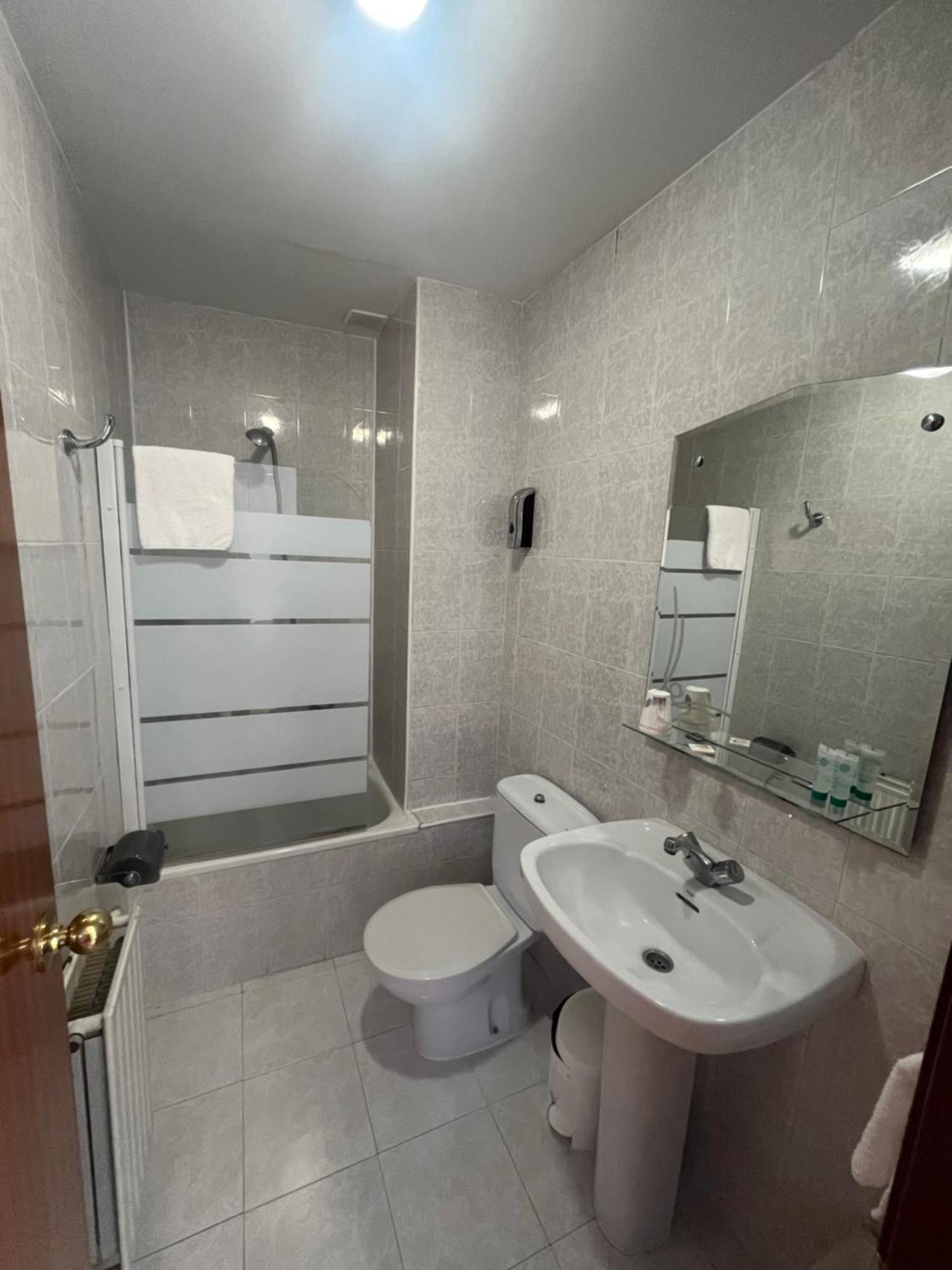 Hostal Legaz Funes Екстериор снимка