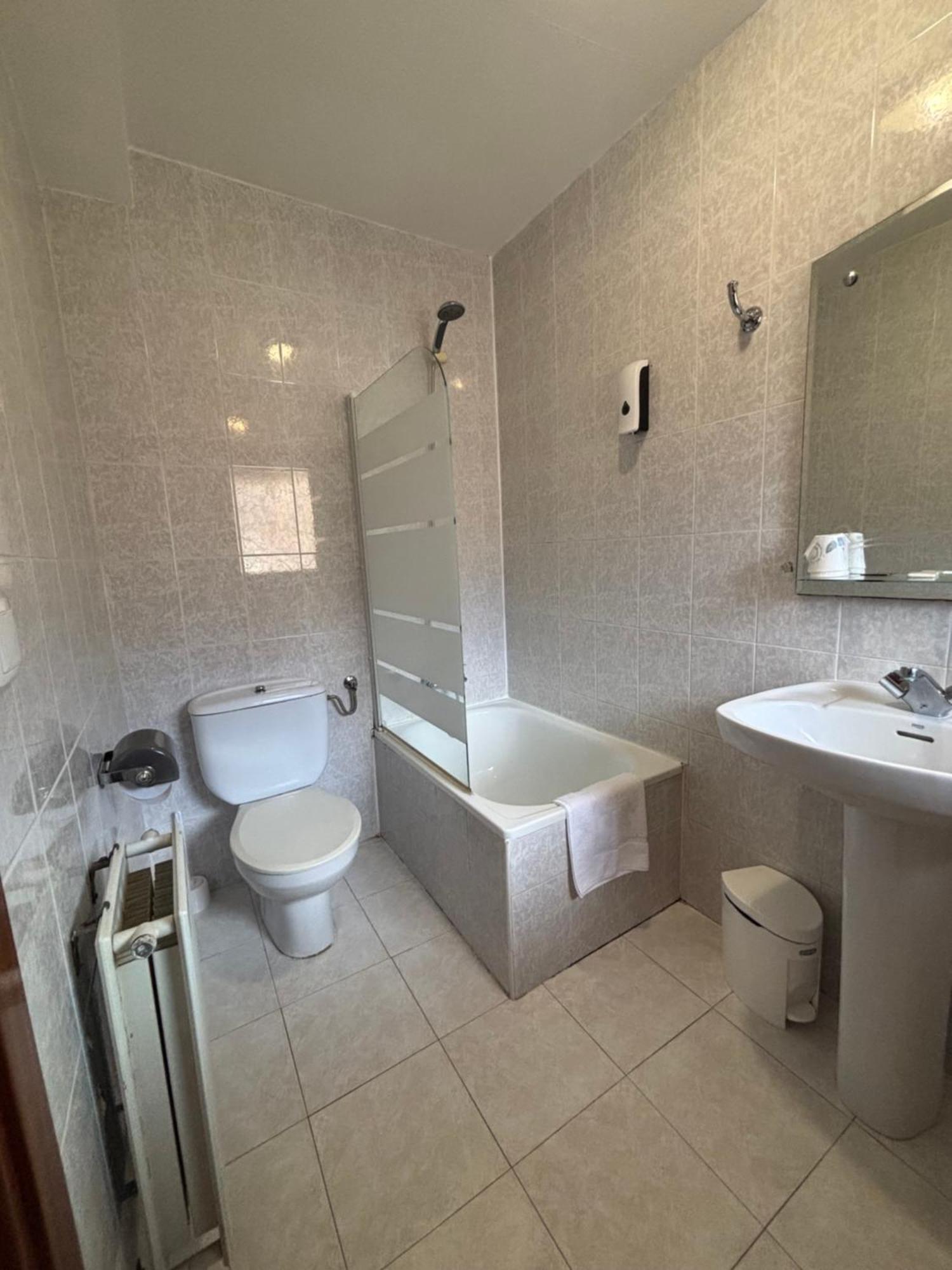 Hostal Legaz Funes Екстериор снимка