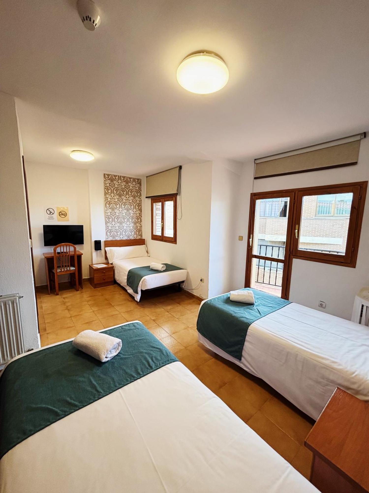 Hostal Legaz Funes Екстериор снимка