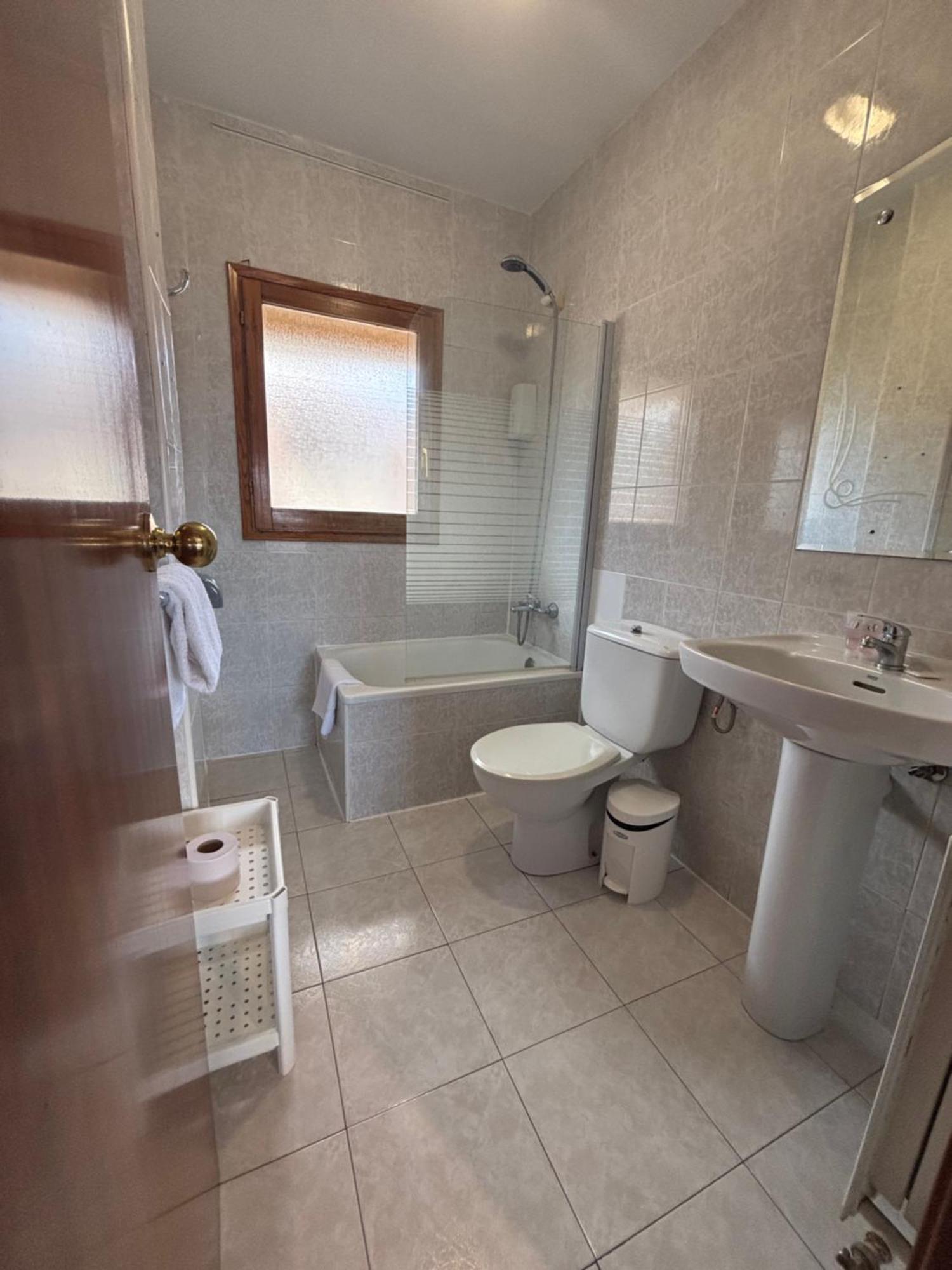 Hostal Legaz Funes Екстериор снимка