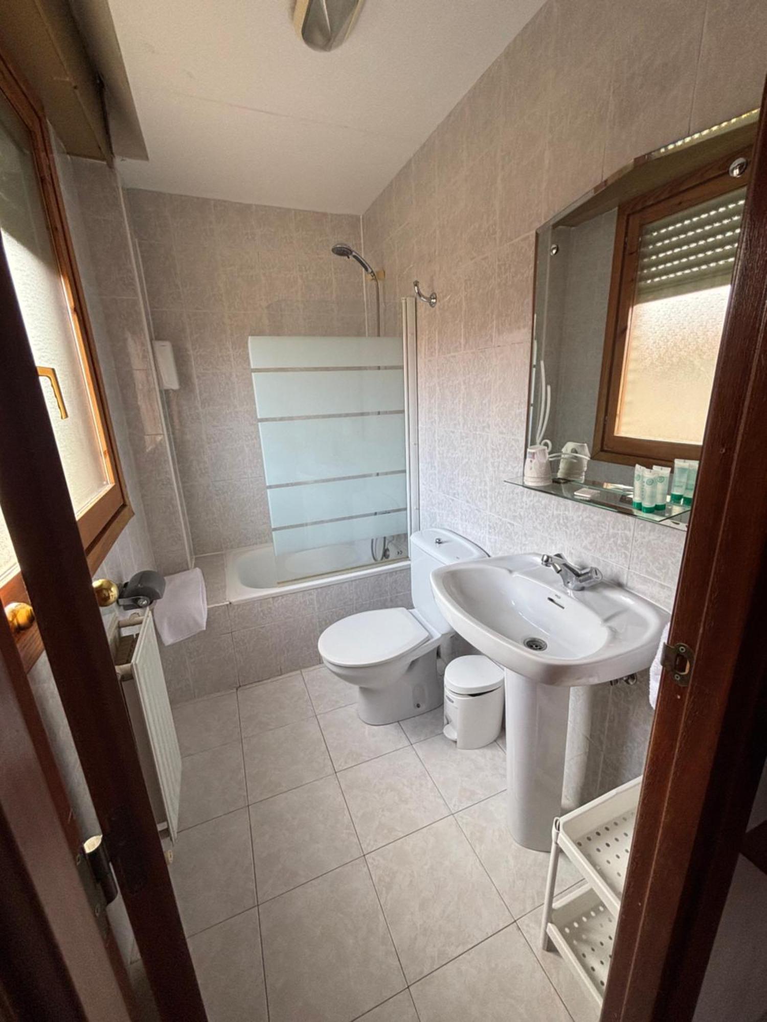 Hostal Legaz Funes Екстериор снимка
