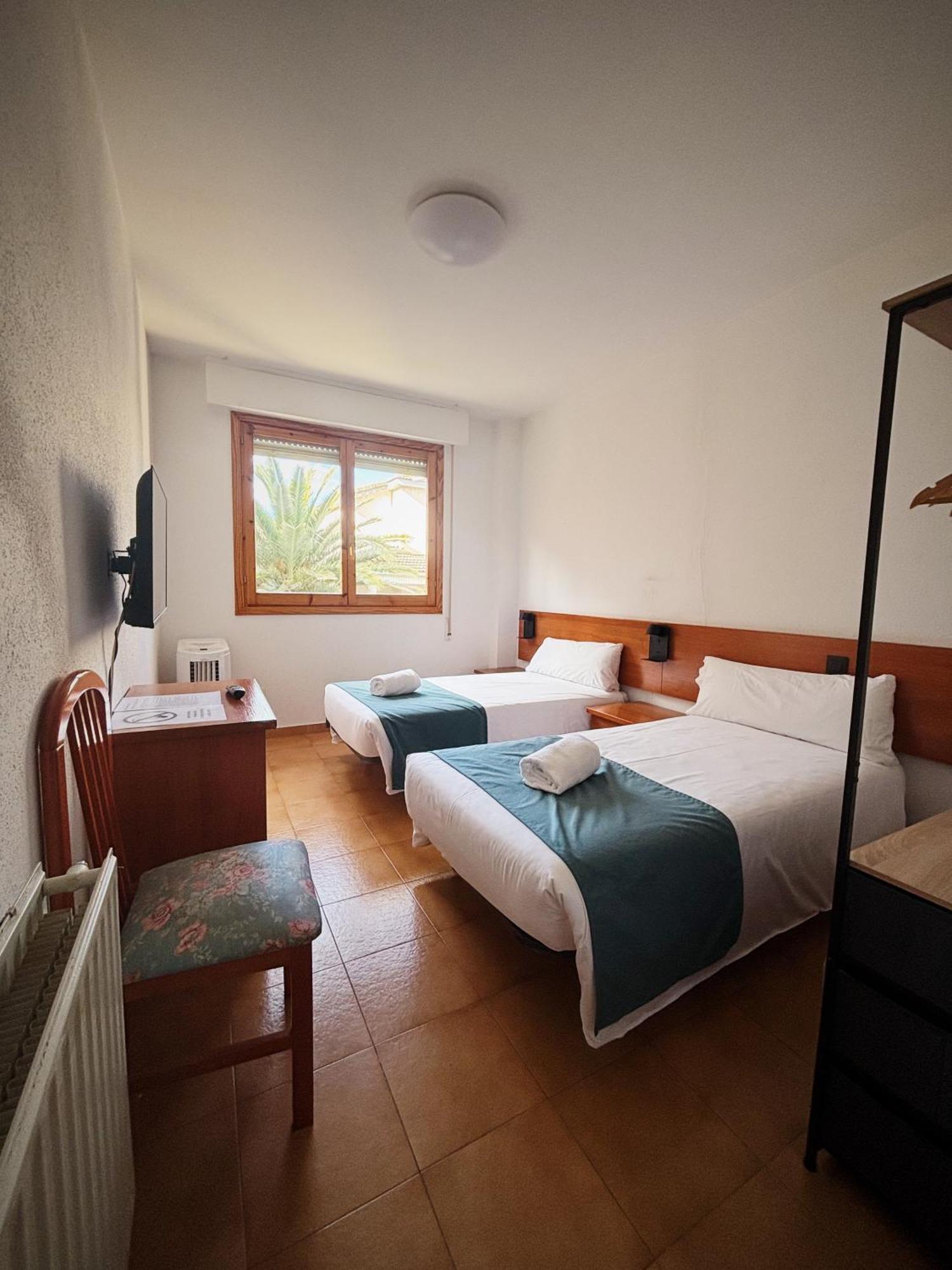 Hostal Legaz Funes Екстериор снимка